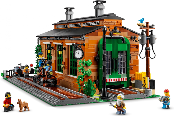 LEGO 910033 Old Train Engine Shed – Like New | Grade A